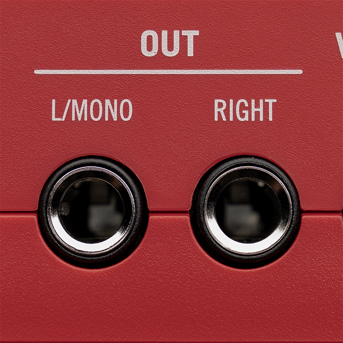 Left/Mono and Right Outputs